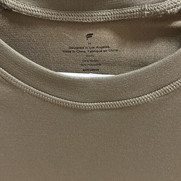 Fabletics athletic shirt. - Picture 3 of 4